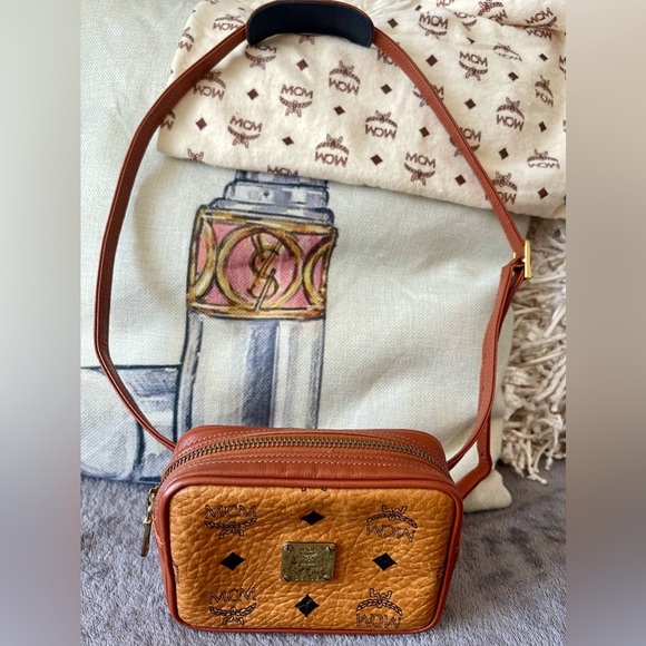 ⭐️COA⭐️MCM VISETOS CROSSBODY/CLUTCH/BELT BAG🎬W/MCM STRAP & Dustbag🎬💯AuTh… - Picture 16 of 16